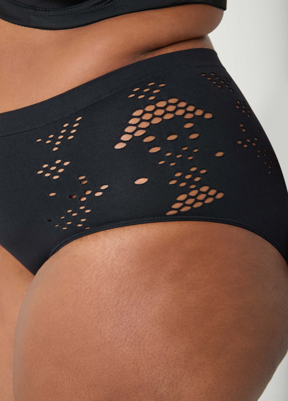 Seamless Cutout High Waist Briefs Black | Ashley Stewart