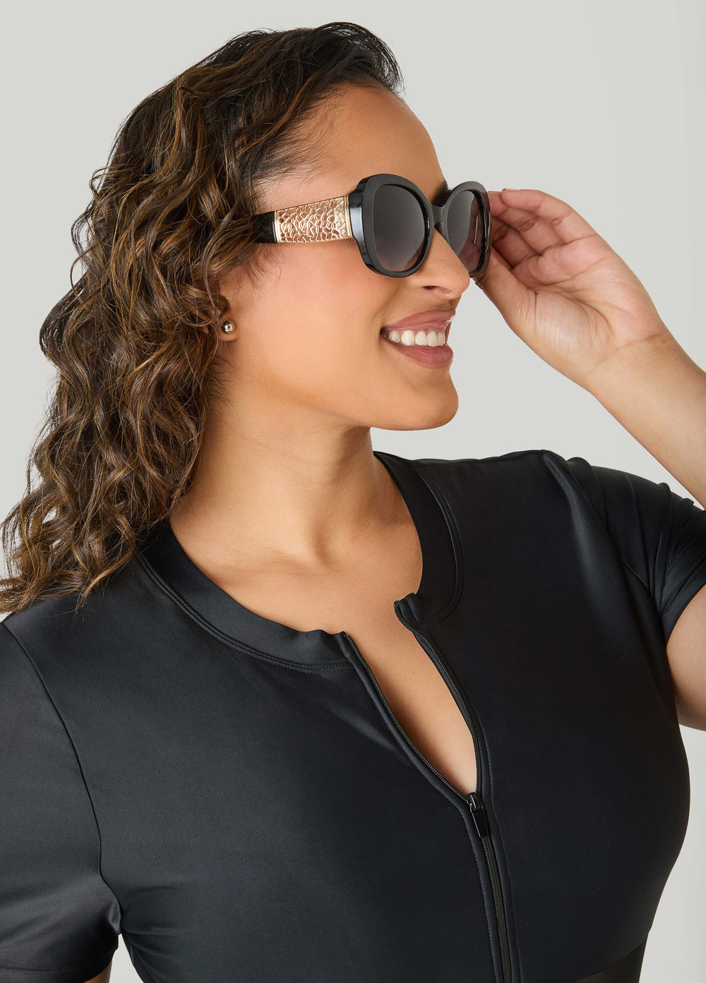 Chain Trim Round Frame Sunglasses Black | Ashley Stewart