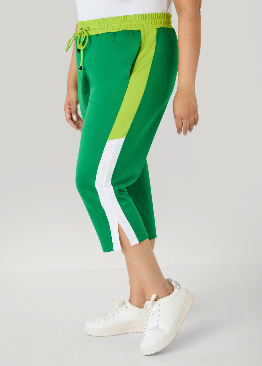 Side Split Colorblock Capris Macaw Green | Ashley Stewart
