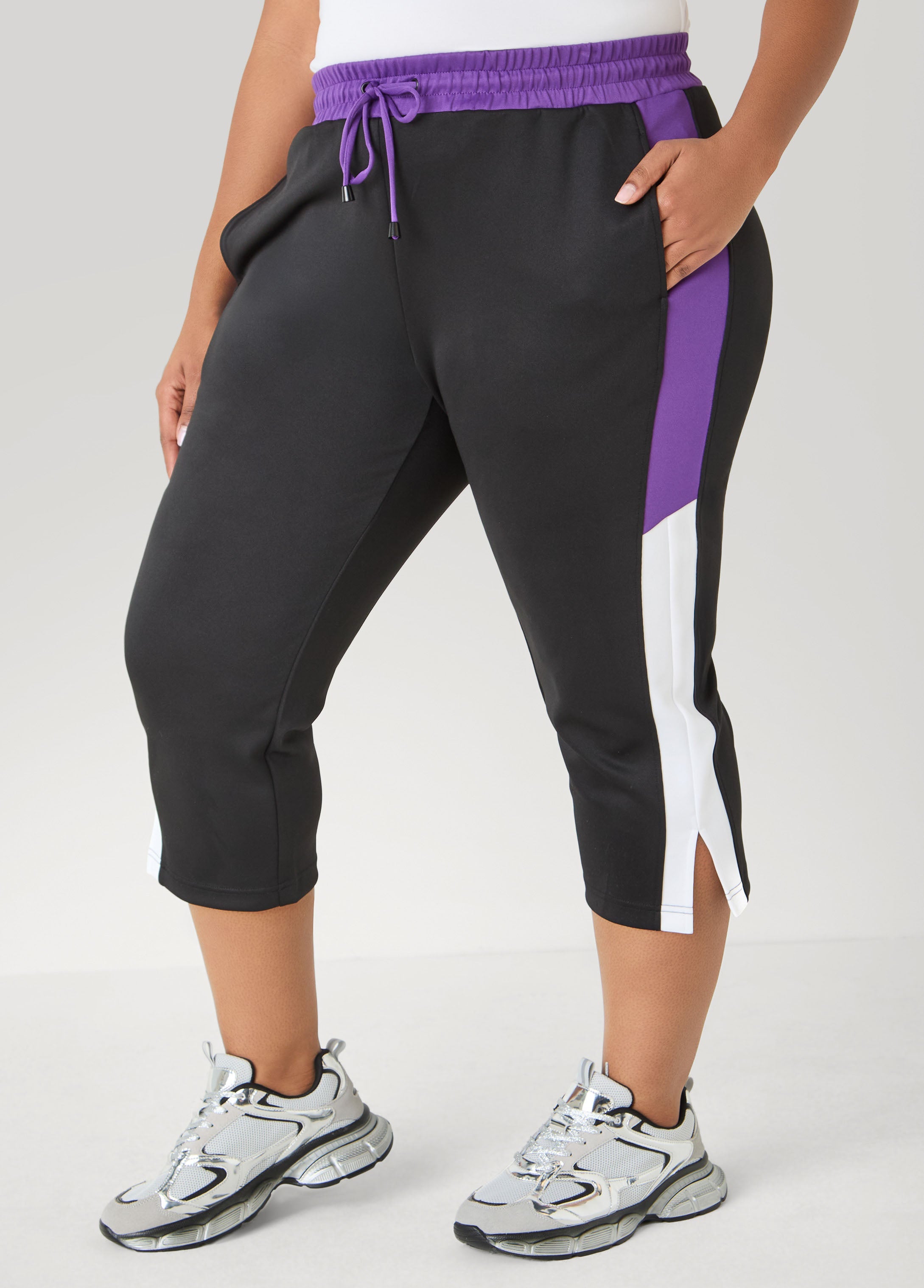 Side Split Colorblock Capris Macaw Green | Ashley Stewart