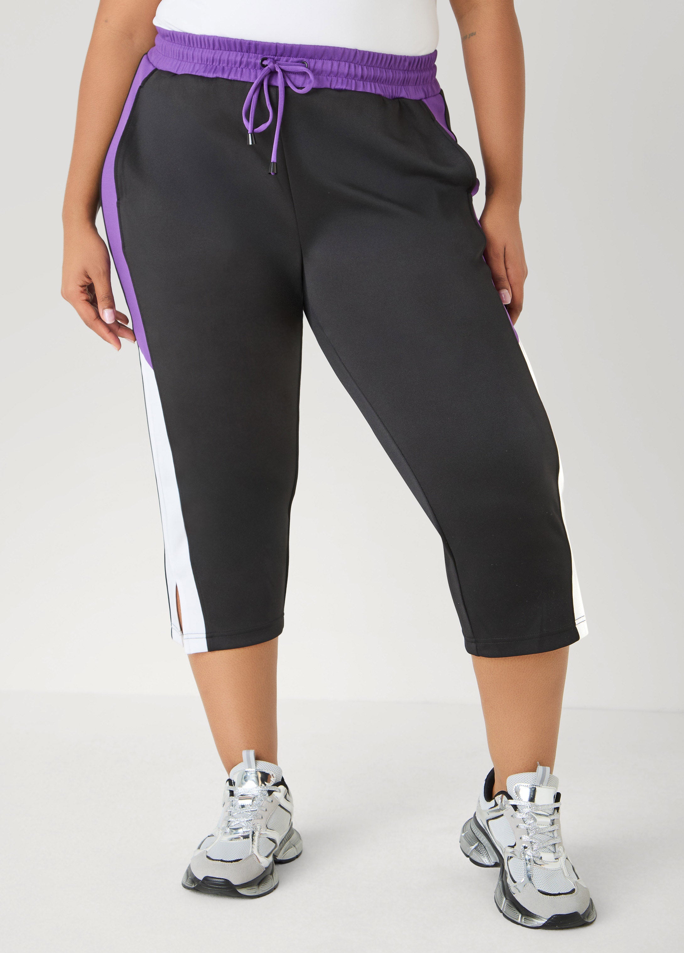 Side Split Colorblock Capris Macaw Green | Ashley Stewart